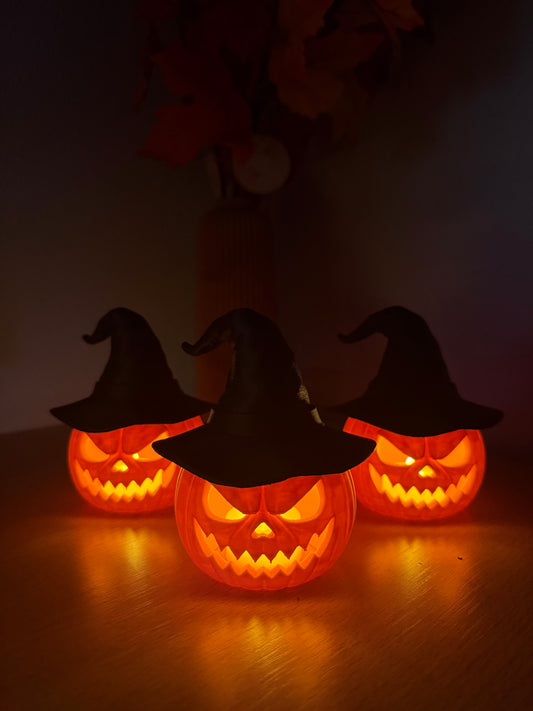 Halloween Pompoen met Heksenmuts - 12cm